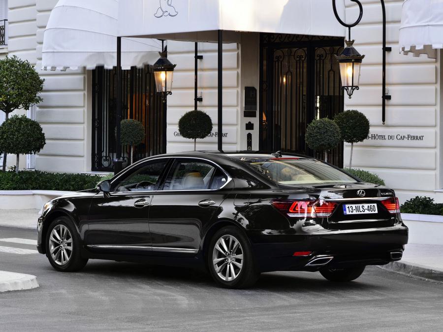  Lexus LS460L 2012 года  (EU) (фото 5 из 12)